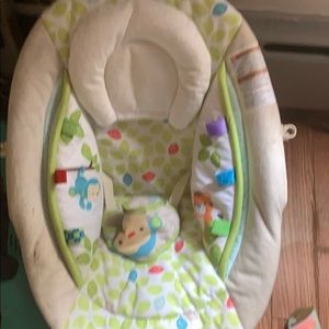 Vibrating bouncy chair